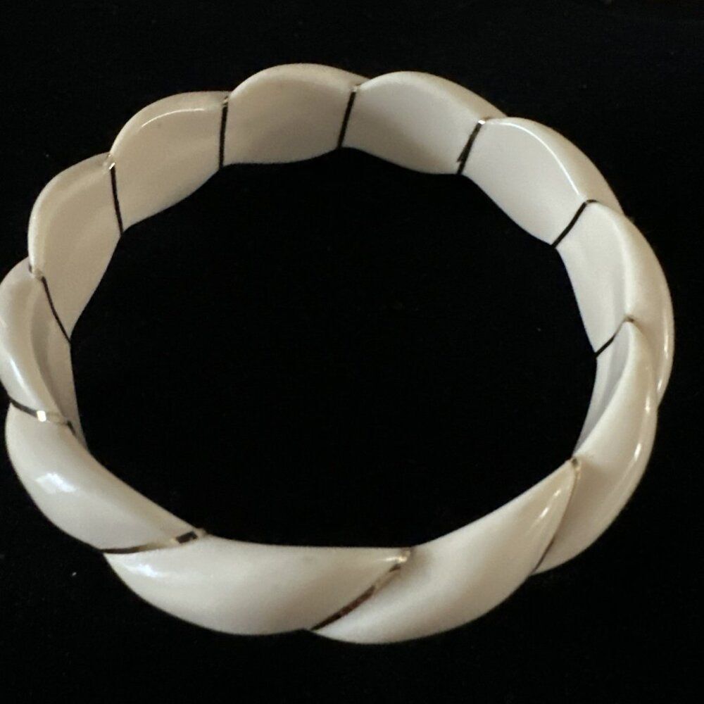 Vintage Italian Acrylic Twisted Rope Bangle Bracelet In Cream 8 in